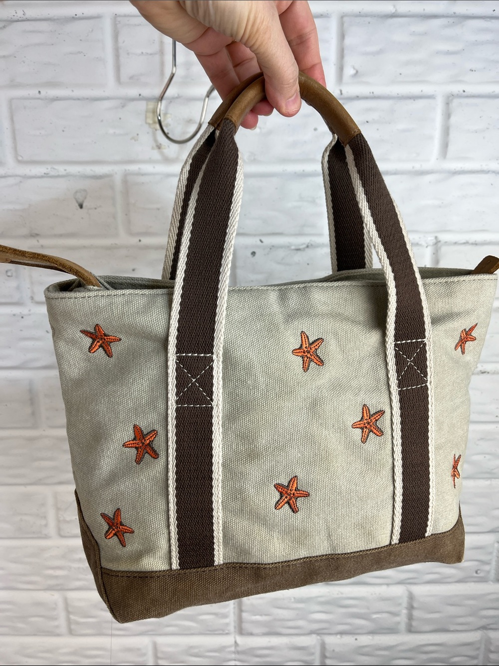 L.L. BEAN VINTAGE SMALL ZIP TOP CANVAS STARFISH EMBROIDERED TOTE LEATHER TRIM - Picture 4 of 16